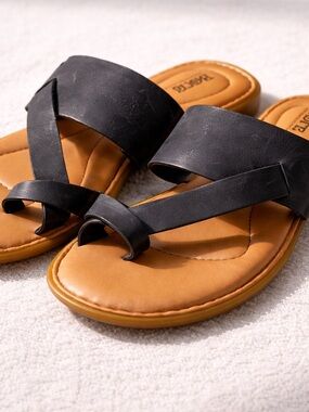 Brooks Black and Tan Cross-Strap Toe-Loop Sandals for Women
